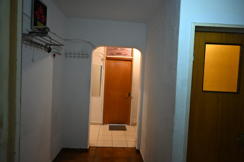 Piata Delfinului, ugent, proprietar,