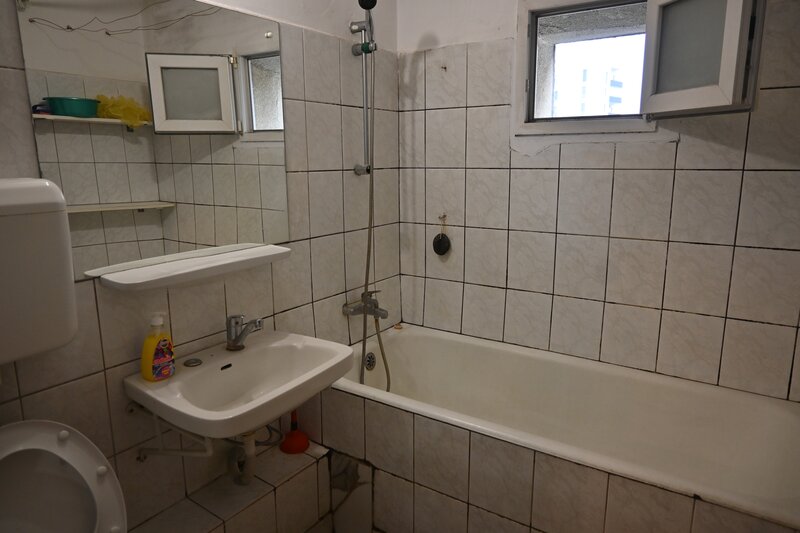 Piata Delfinului, ugent, proprietar,