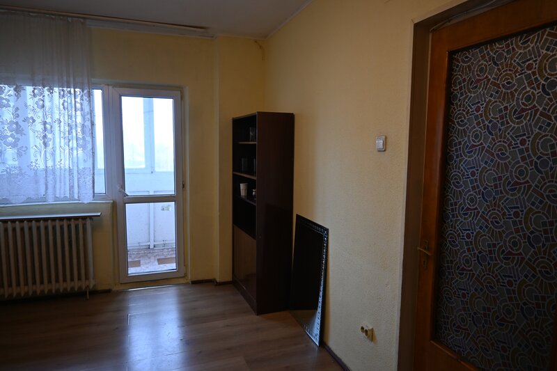 Piata Delfinului, ugent, proprietar,